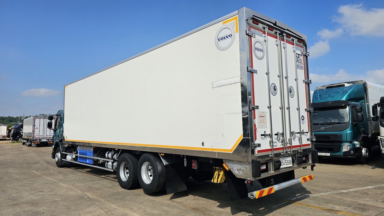 볼보 9.5톤 후축 써브냉동 완바디 사진 6